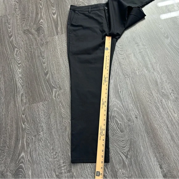 Vuori Men's meta athletic slim fit Pants